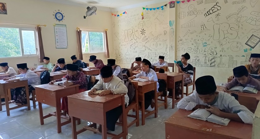 MTs Darul Falah Cukir Gelar Khotmil Qur’an Peringati Hari Santri Nasional 2025 dan Hari Jadi Pemerintah Kabupaten Jombang