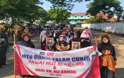 Semarak HUT RI ke-80, MTs Darul Falah Cukir  Antusias Meriahkan Pawai Dan Haul