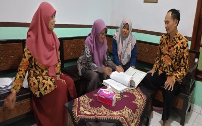 KEGIATAN PENYAMPAIAN LAPORAN KEUANGAN PADA KOMITE MADRASAH